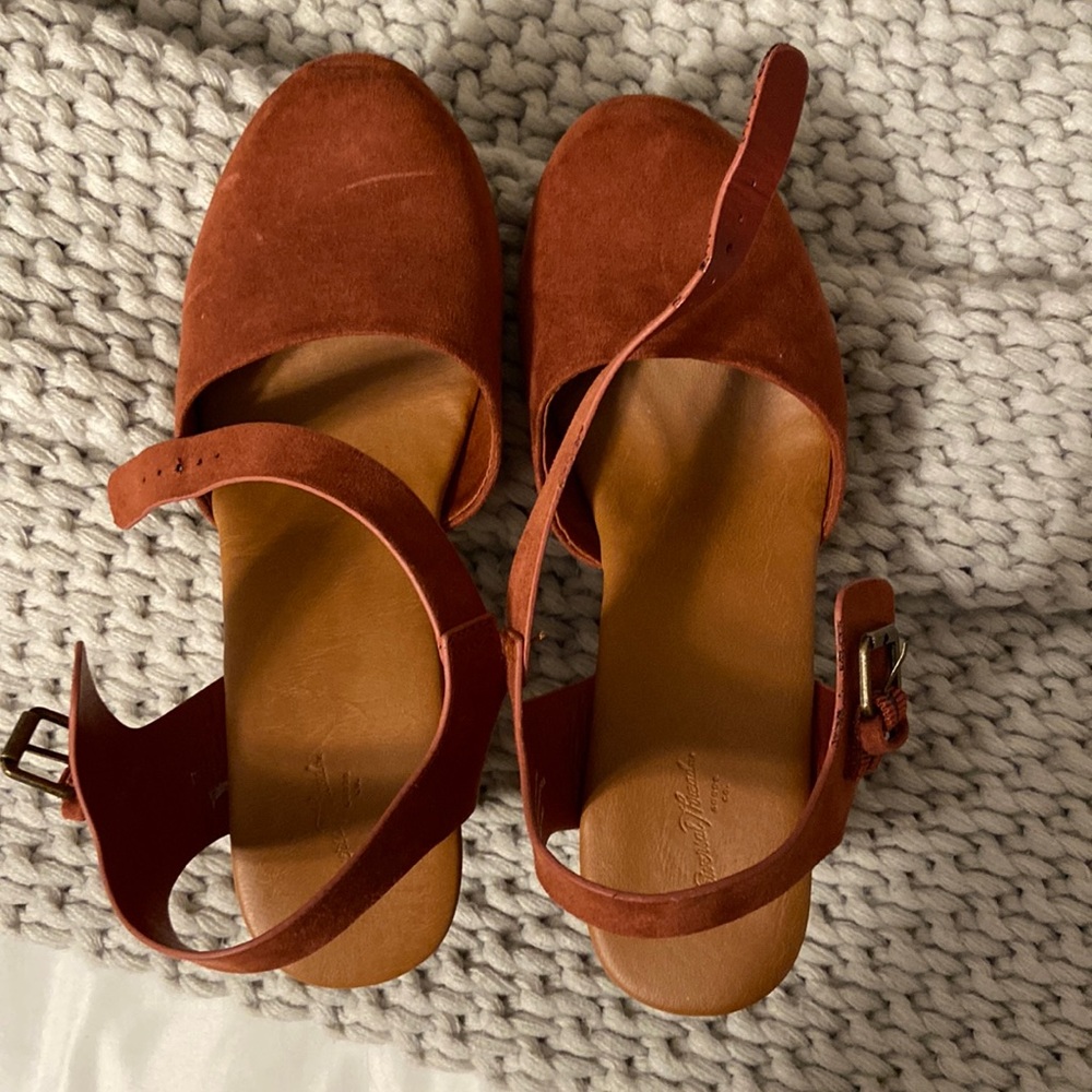 Universal Threads Clogs: Womens 9